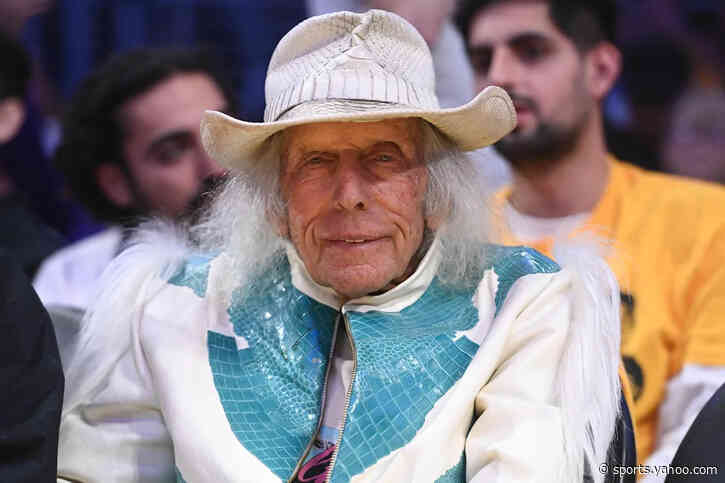 Open Thread: NBA super fan James Goldstein seen on vacation in a Spurs t-shirt