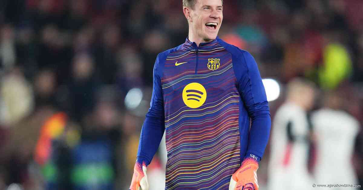 Rondom Ajax: Ter Stegen feliciteert op trainingsveld FC Barcelona Spanje met WK-titel
