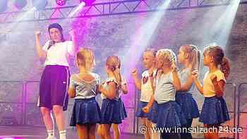 Sommerfestival Mühldorf: Pop-Star Senta begeistert große Fangemeinschaft – und hat eine Botschaft