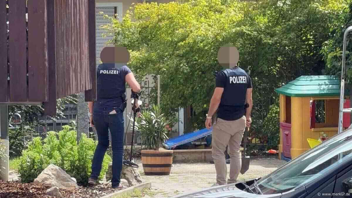 Razzia in Marzling: Kripo beschlagnahmt Schwerter und Armbrust – Besitzer fühlt sich schikaniert