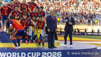Trump drängt sich auf das WM-Siegerfoto – was die spanische Mannschaft danach macht, ist genial