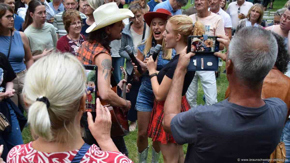 Schöningen genießt einen Sommerabend mit Stefanie Hertel und ihrer Patchwork-Band