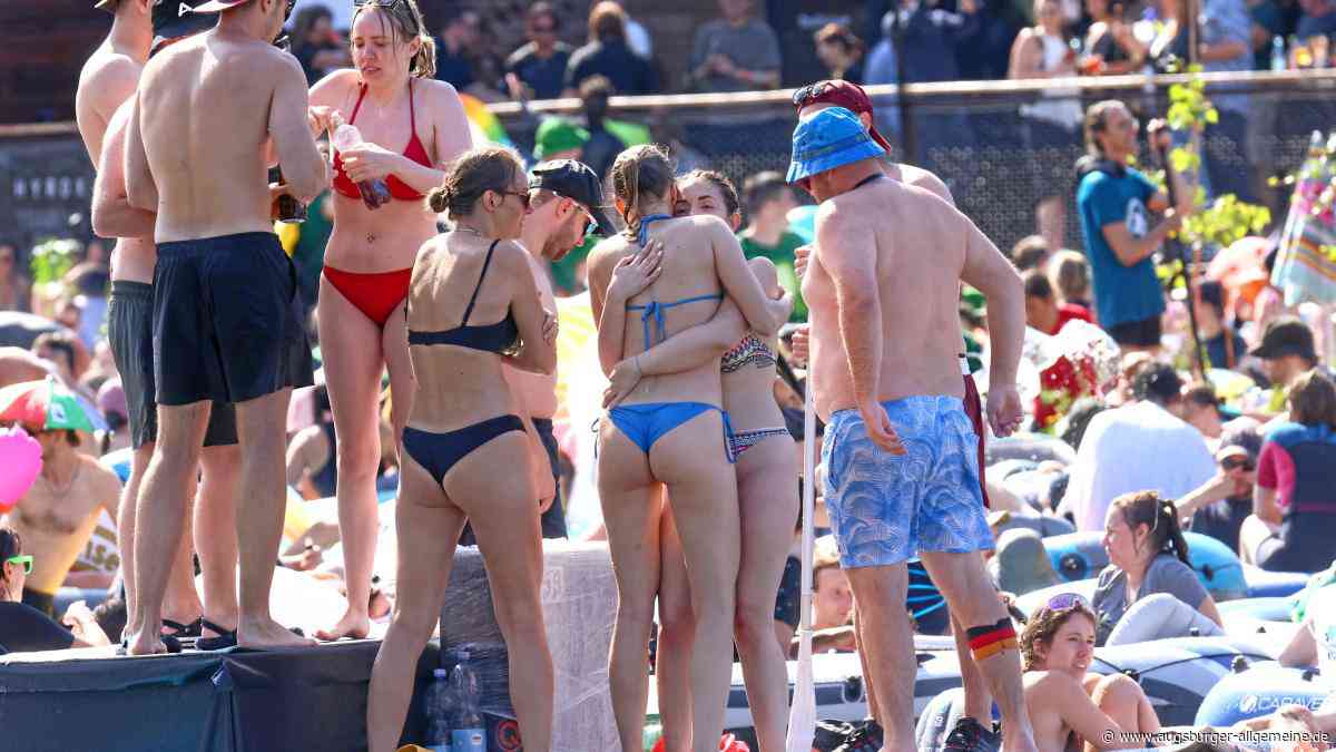 Nabada in Ulm: Tausende stürzen sich ins Schlauchboot-Spektakel