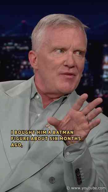 #AnthonyMichaelHall’s 3-year-old son wasn’t impressed by #TheDarkKnight 🤣 #FallonTonight