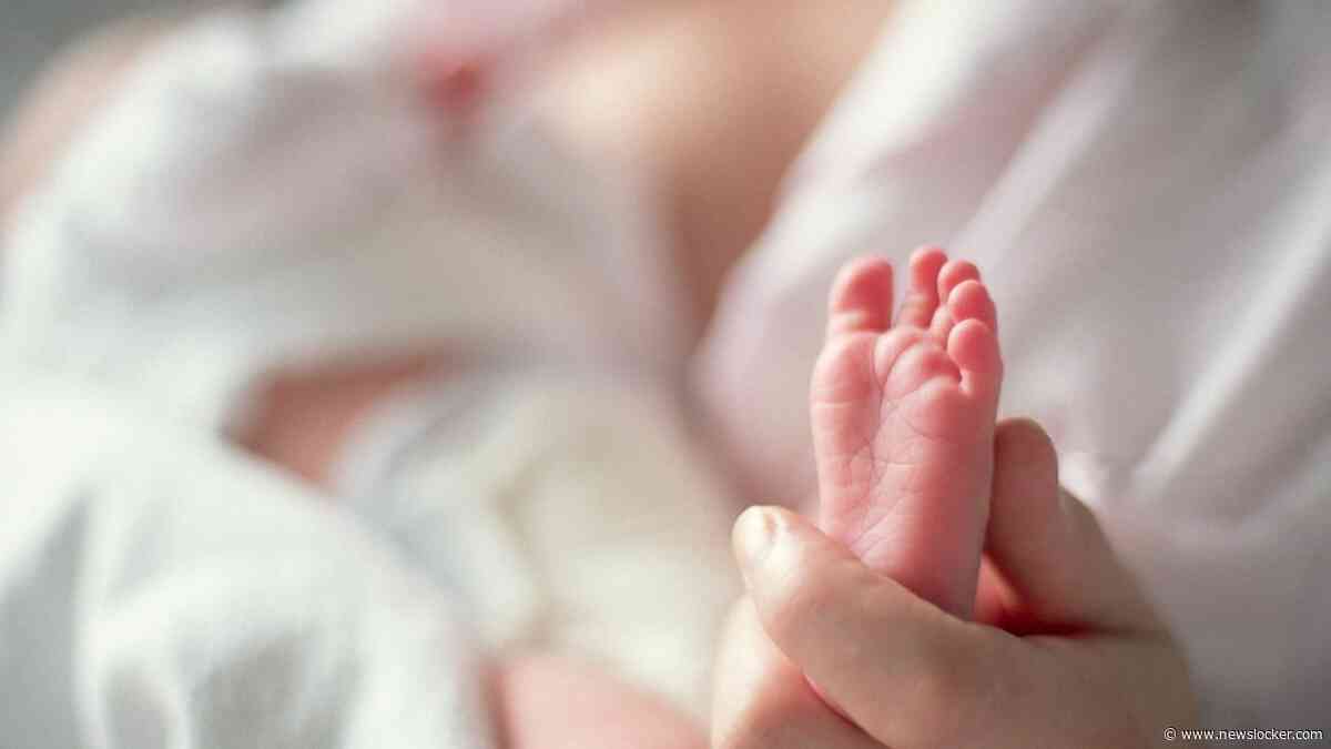 Vrouw krijgt op natuurlijke wijze een eeneiige vierling: had al vier kinderen en wilde eigenlijk geen uitbreiding