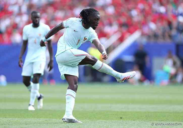 Manchester United make AS Roma midfielder Manu Koné a priority signing