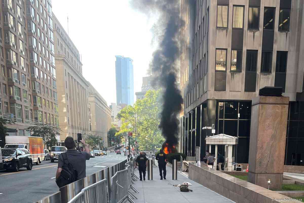 Suspect in custody after starting fire outside New York federal building, FBI says
