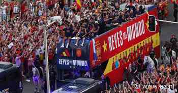 Madrid loopt uit voor huldiging spelers in open bus, Yamal neemt vechtersbaas Paredes op de hak