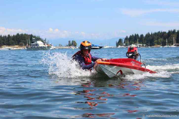 Loyal Nanaimo Bathtub Society puts out SOS for support boats