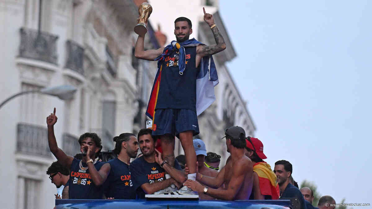 Enorm Spaans volksfeest in Madrid; Cucurella pakt weer de microfoon