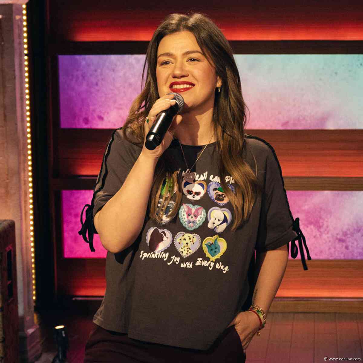 Kelly Clarkson Tells TMI Bathroom Confession Amid Cyclospora Outbreak
