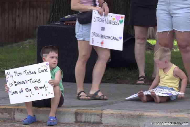 VIDEO: ‘No nurse wants to be out here’: BCNU rallies outside Kelowna hospital