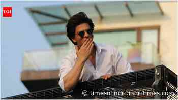 Annu reacts to SRK's last superstar claim
