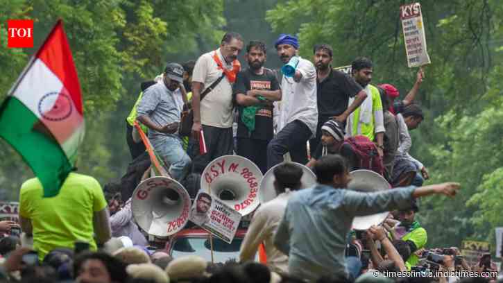 'Truck carrying Abhijeet Dipke, Gitanjali, Shabana Azmi, Prakash Raj brutally attacked': CJP accuses Delhi Police of violence