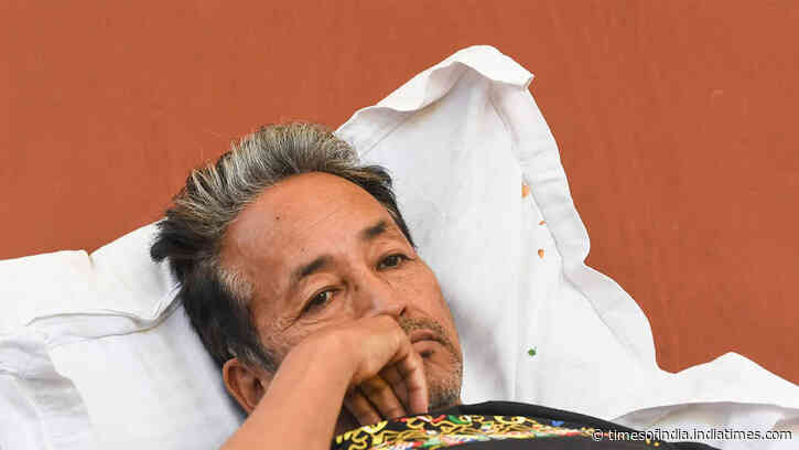 Wangchuk continues to refuse IV fluids despite medical advice; low blood sugar, potassium persist