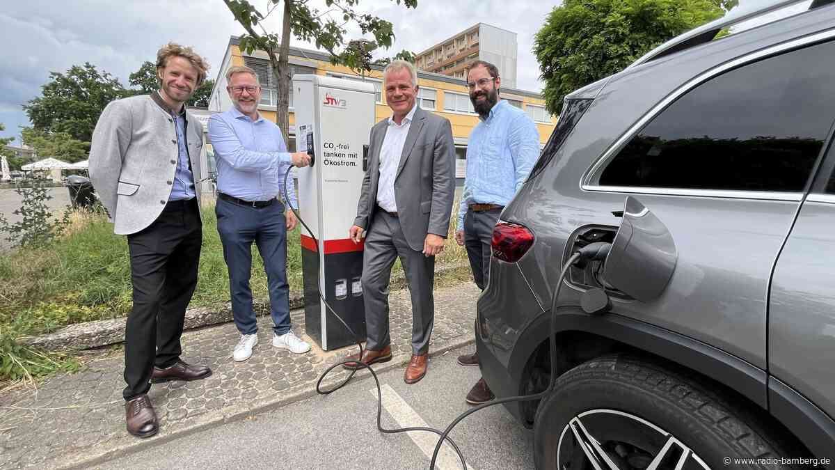 Neue Elektroladesäule am Troppauplatz in Bamberg geht ans Netz
