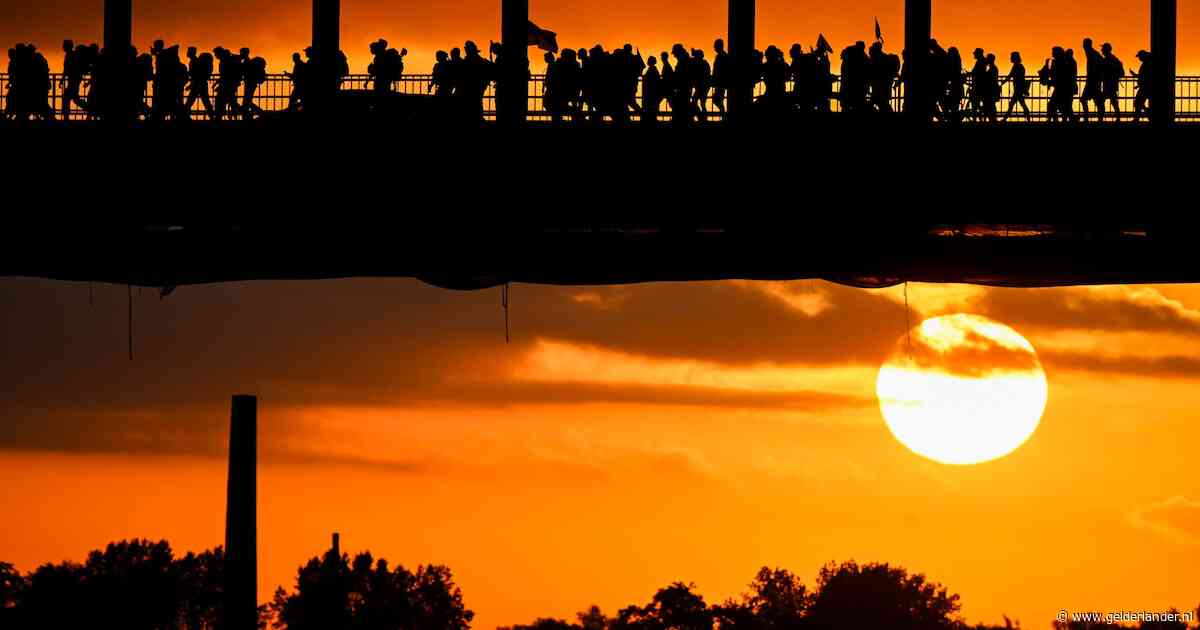 LIVE Vierdaagse 2026 | Start Vierdaagse deels stilgelegd: loper onwel • Meeste wandelaars al wel vertrokken