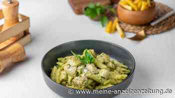 Diese cremige Pasta mit Zucchinisauce ist das perfekte Sommergericht