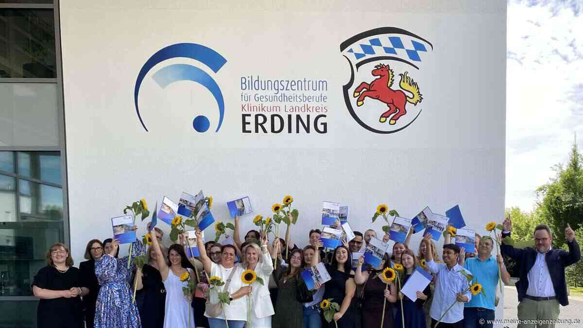 27 Pflegefachhelfer aus zwölf Nationen schließen am Klinikum ab