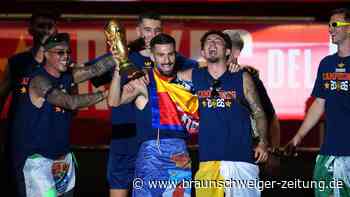 WM live! Millionen empfangen Spaniens Weltmeister – Ermittlungen gegen Paredes