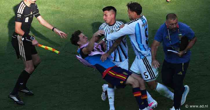 ‘Toch geen rode kaart voor Leandro Paredes’: FIFA start wel onderzoek naar misdragingen Argentinië