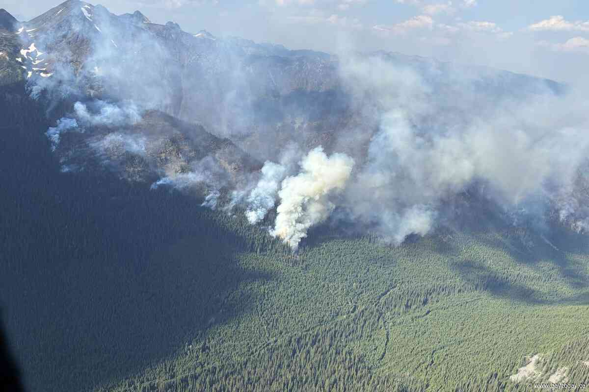 Fire crews work on containment lines between out-of-control blaze and Kimberley, B.C.