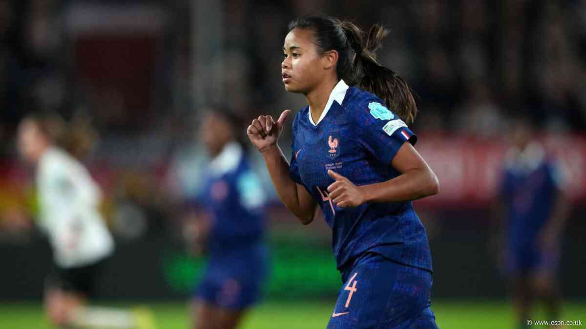 Spurs sign Alice Sombath in club record deal