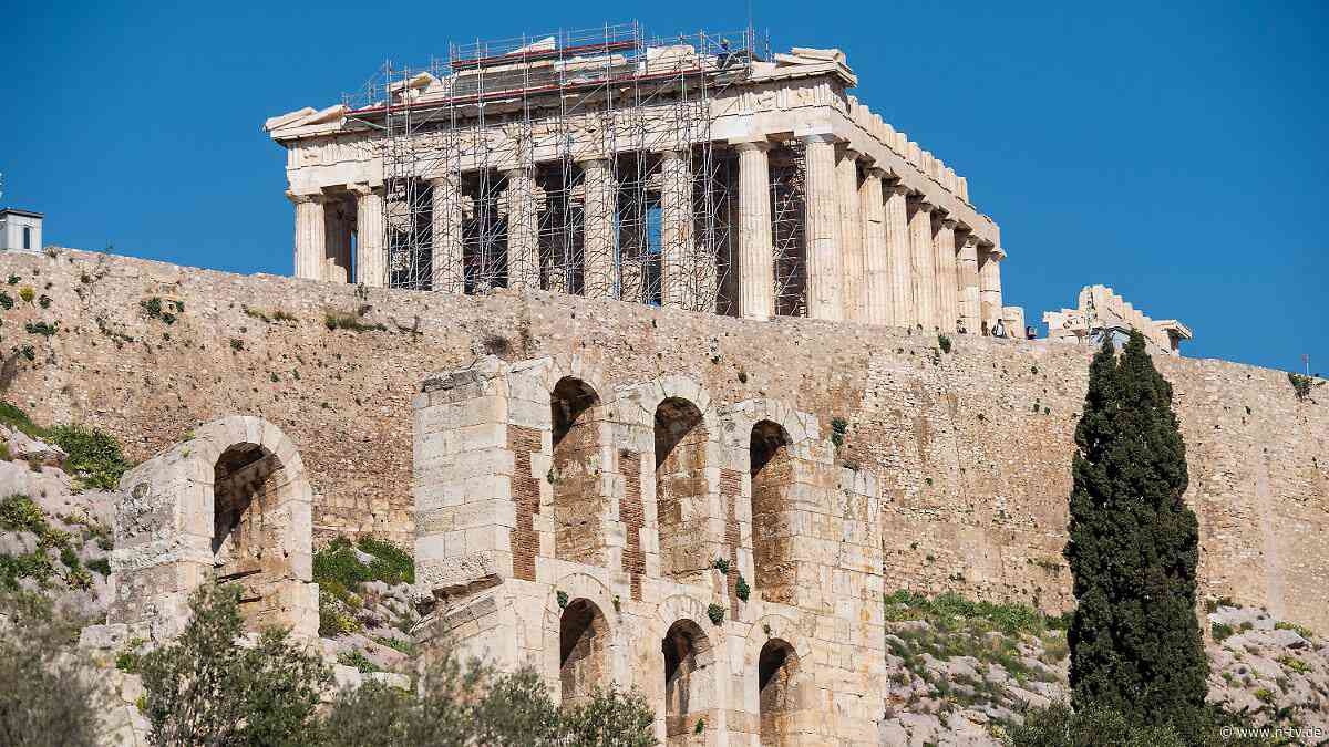 Weitere Passanten bedroht: Messerangreifer verletzt Touristenpaar vor Akropolis