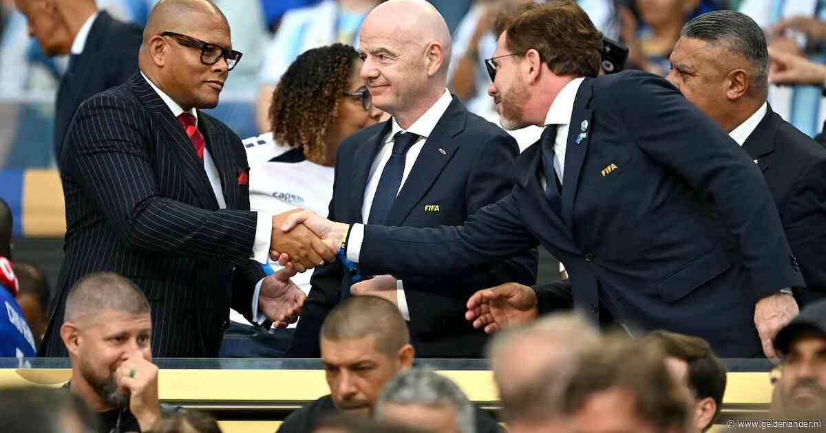 Baas Zuid-Amerikaanse voetbalbond hoopt op WK met 64 landen in 2030: ‘Historische kans om groot te dromen’