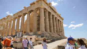 Man stabs 2 tourists near the Acropolis in Athens, Greece