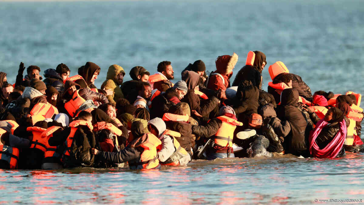 Migranti, la nuova stretta del governo: potranno essere trattenuti fino a quattro mesi