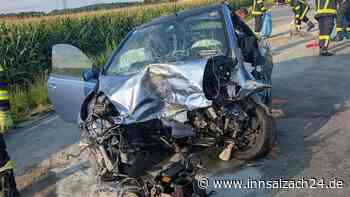 Horror-Crash auf Landstraße: Zwei Menschen (†57/†56) tot, mehrere Kinder schwerst verletzt