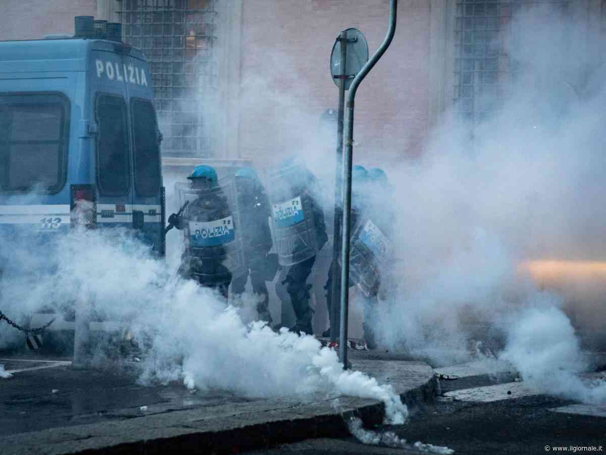 Bologna a ferro e fuoco, bufera su Lepore: "Deve dimettersi". Salvini: “Sinistra irresponsabile”