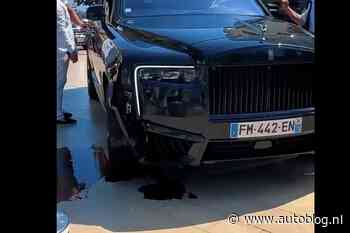 Flinke schade aan Rolls-Royce na beuken paaltje