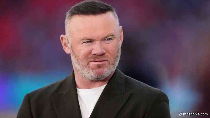 English footballer Wayne Rooneys blunt reaction to World Cup halftime show goes viral