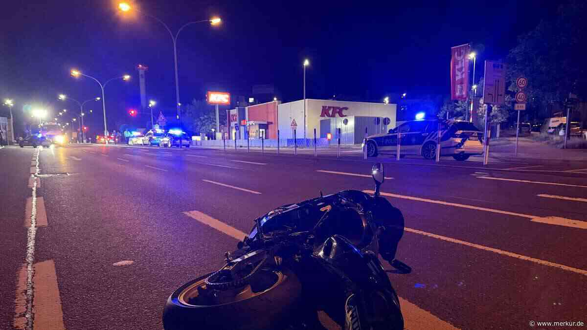 Motorradfahrer prallt bei Stunt gegen Laternenmast und stirbt