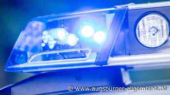 Auto gerät in Gegenverkehr: Drei Verletzte nach Unfall mit vier Fahrzeugen