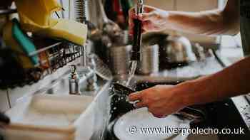 Tough stains on dirty dishes will disappear with one ingredient – not washing up liquid