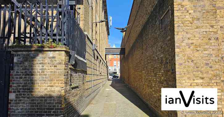 London’s Alleys: Victoria Passage, St John’s Wood, NW8