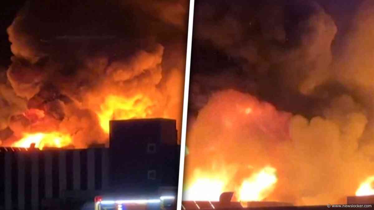 Enorme brand gefilmd in Soemy na aanvallen met Russische drones