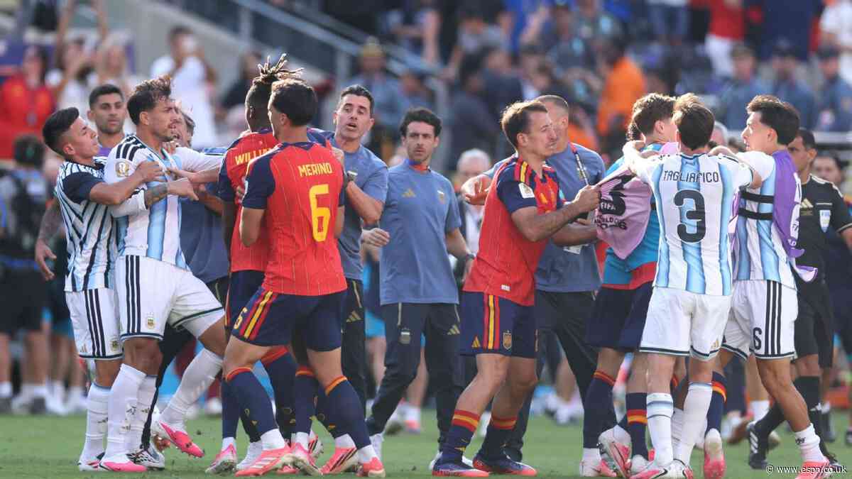 Neville slams Argentina's WCup final performance
