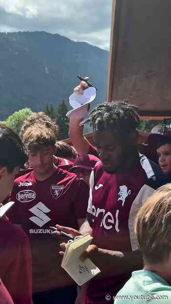 Duvan incontra i tifosi allo stand del Torino FC Store! 😍🫂 #torinofc #duvanzapata