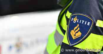 Vrouw (60) bewusteloos na val van fiets op plein, dief gaat er met haar spullen vandoor