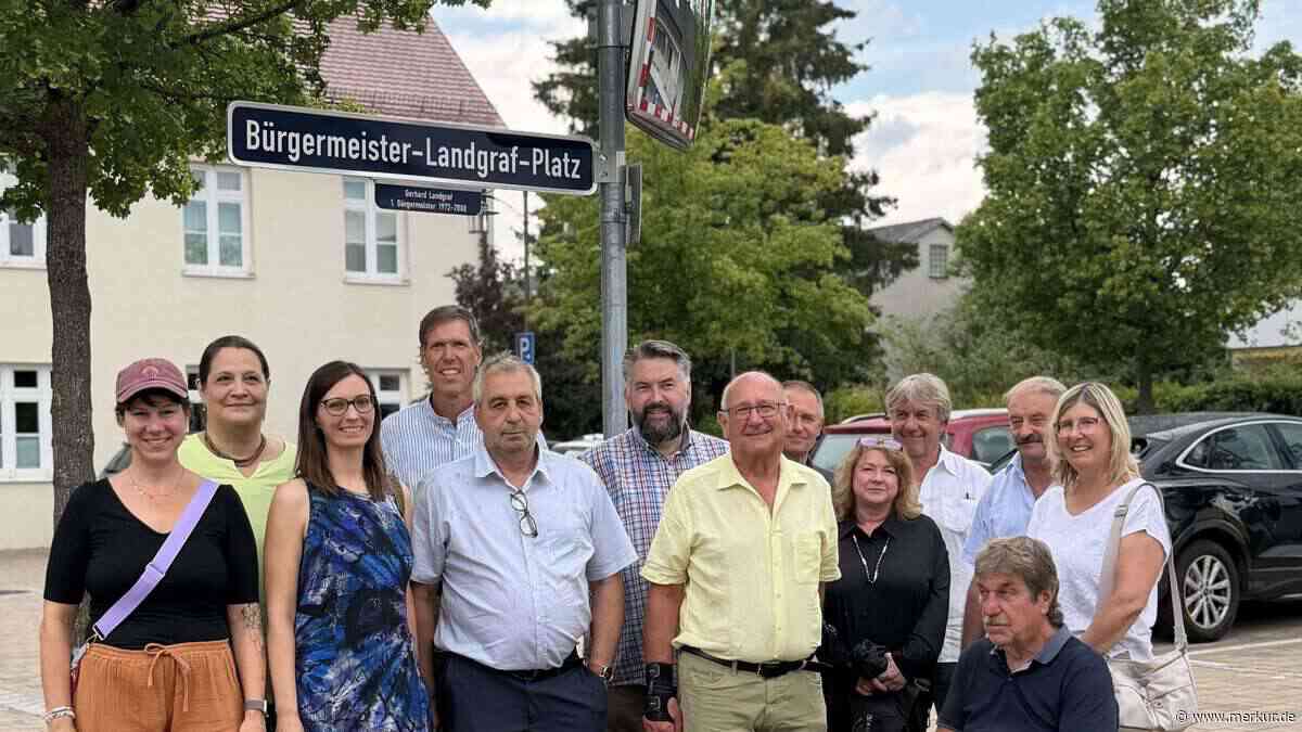 Rathausplatz heißt jetzt Bürgermeister-Landgraf-Platz