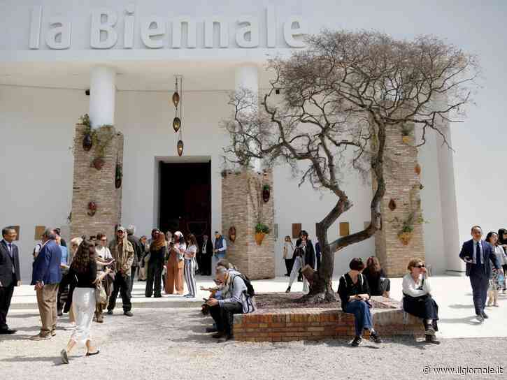 Biennale, il caso Russia costa caro: l'Ue taglia 2 milioni