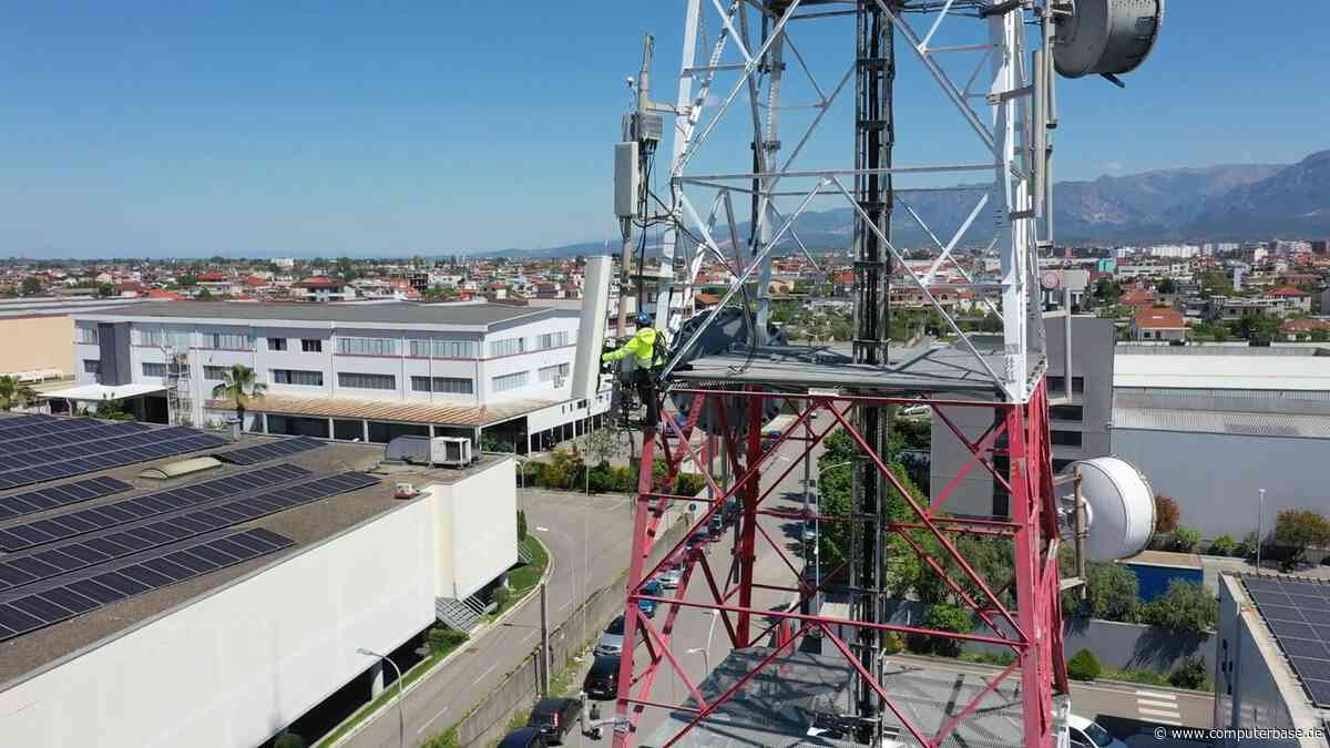 Abdeckung verlagern: Vodafone testet Mobilfunk­antenne an Roboterarm