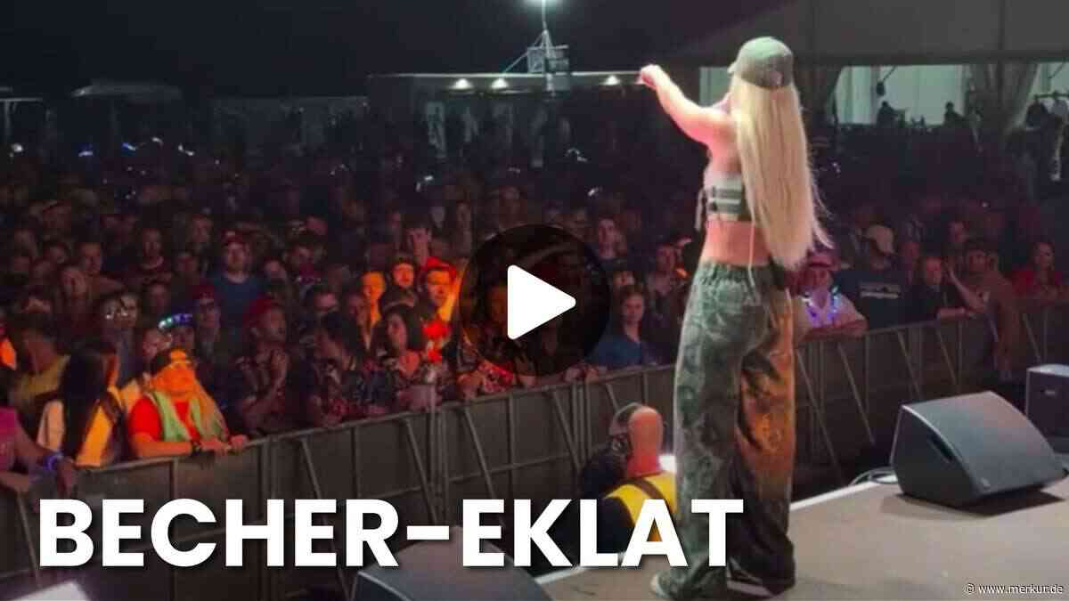 Mitten im Konzert: Isi Glück schimpft Becherwerfer aus