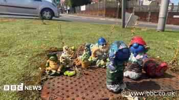 Call for permanent gnome for 'Mr and Mrs' figurines