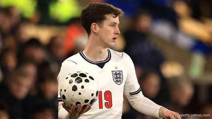 Hull considering move for Norwich's Fisher