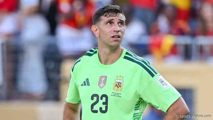 Keeper Martinez may 'step aside' from Argentina